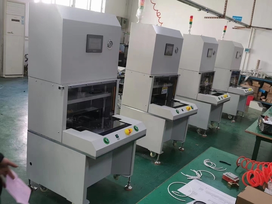 Un buon prezzo. 10 tonnellate Pneumatic PCB Punching Machine 10S Cycle Time Miglioramento della produttività in linea