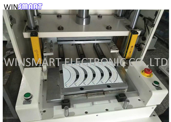 Macchina del PWB guidata cilindro automatico Depaneling che perfora tonnellata facoltativa 8-30